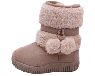 Botte de neige pur fille aved deux pompoms en coton beige sur un fond blanc