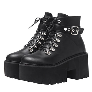 Paire de bottes mi hautes noires avec lacets sur fond blanc.