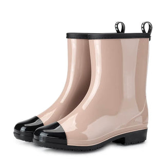 Bottes de pluie pour femme beige à bout noir et pointu en caoutchouc vernis