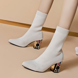 Zimní boty s čtvercovými podpatky a fantazijními šperky z látky