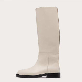 Tyylikkäät suorat saappaat naisille