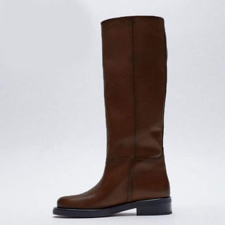 Tyylikkäät suorat saappaat naisille