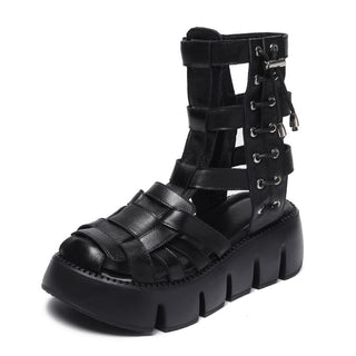 Sandales compensée noires style bottes mi-hautes été pour femme présentée sur fond blanc