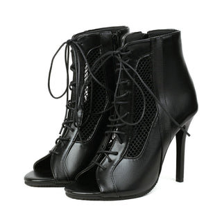 Sandales bottes noires à talons hauts fins pour femmes présentées sur fond blanc