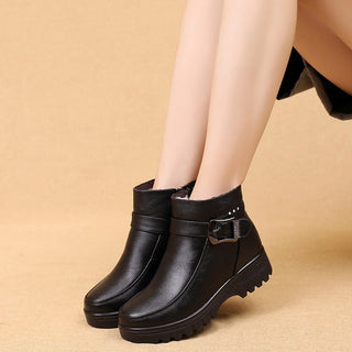 Women's low fur-lined boots
