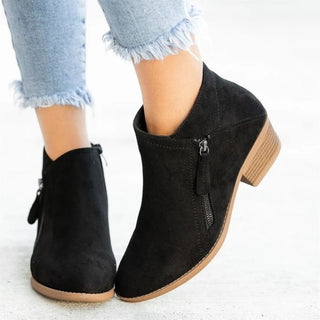 Women's flat boots with small wooden heel
