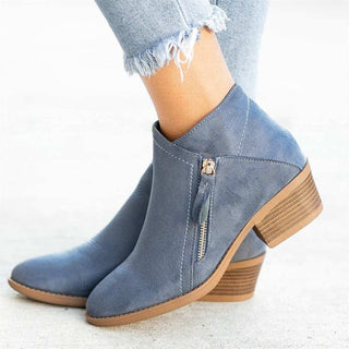 Women's flat boots with small wooden heel