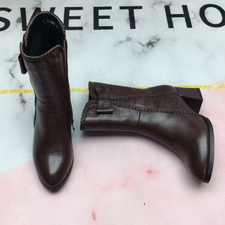 Μποτάκια με μεσαίο τακούνι και φιόγκο στο πλάι