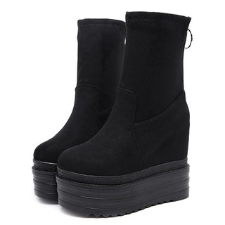 Černé semišové boty na platformě