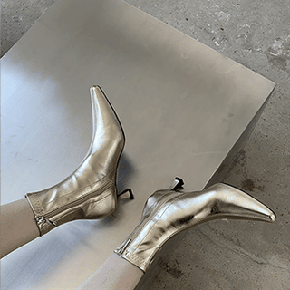 Aranysarkú hegyes orrú bokacsizma