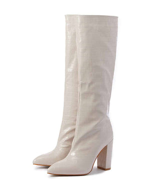 Botas bege efeito croco brilhante com saltos altos quadrados