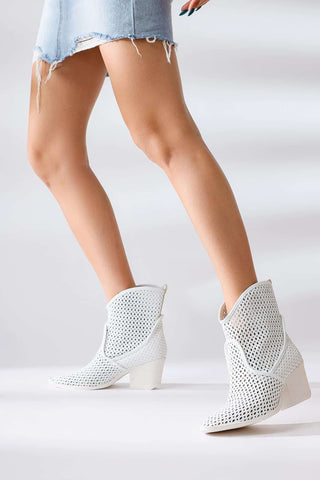 Stivali estivi bianchi in rete con tacco basso