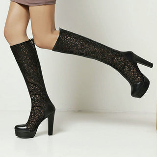 Sommerhøje støvler i blonderstrik med firkantede hæle