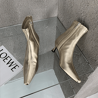 Aranysarkú hegyes orrú bokacsizma